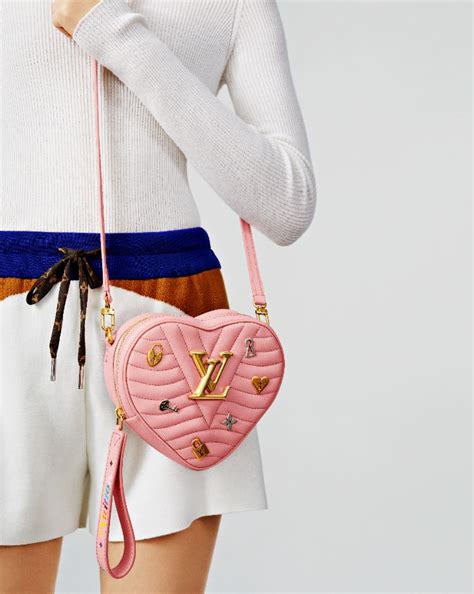 Louis Vuitton celebra l’amore: tutte pazze per la Heart Bag